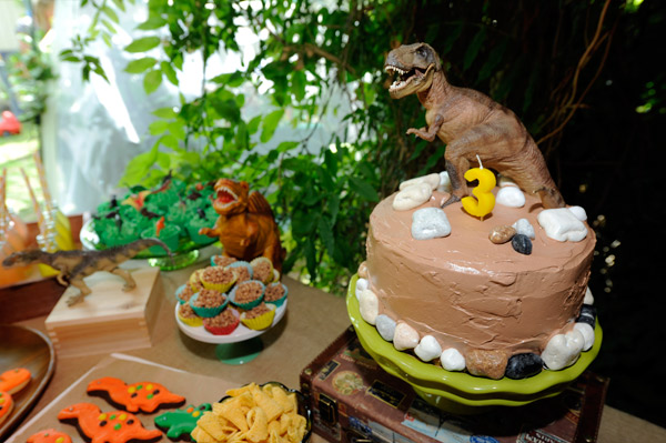 chocolate tyrannosaurus rex t-rex birthday cake
