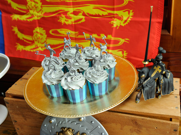knights and dragons birthday cupcakes