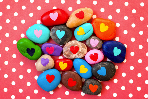 valentines-diy-heart-rocks