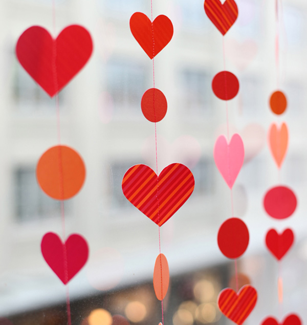 valentines-diy-paper-heart-garland