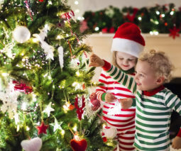 Children dressing Christmas tree - feature