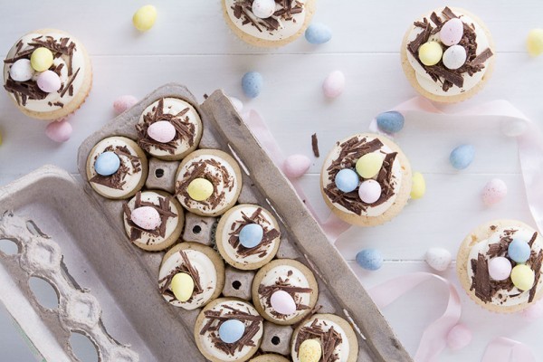 Easter-DIY-white-chocolate-cupcake