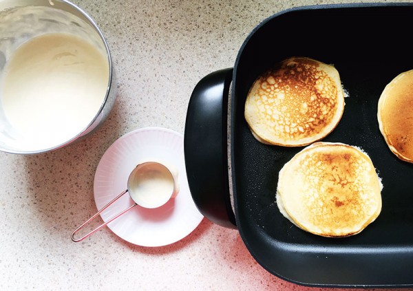 Lets-cook-buttermilk-pancakes-6