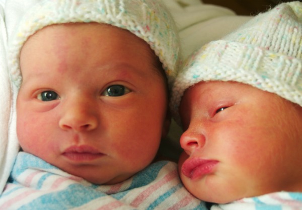 newborn-twins-sl-1