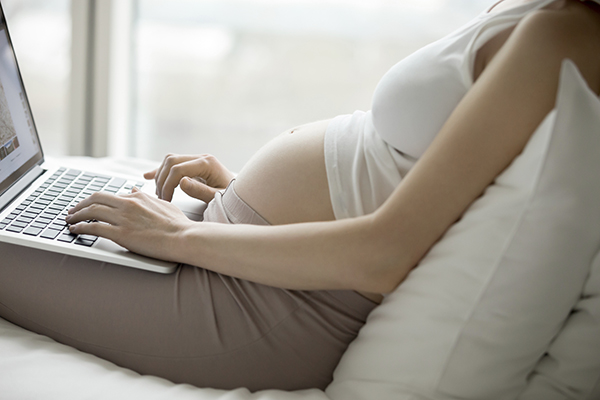 pregnant woman using laptop