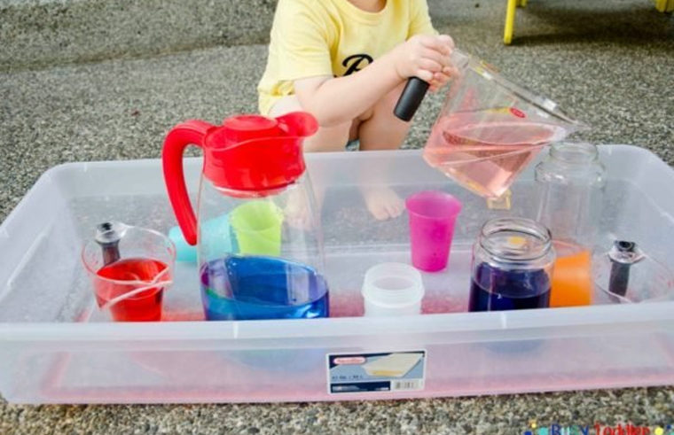 Water pouring station by Busy Toddler