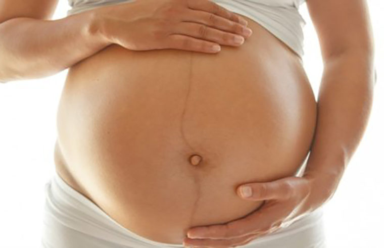 Pregnant belly - linea nigra - feature