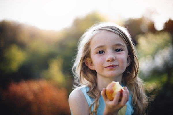 EDITORIAL: Girl eating apple