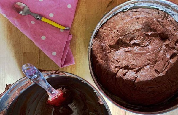 Easy one bowl family chocolate cake