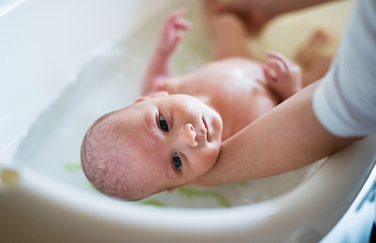 how to bathe your baby for the first time