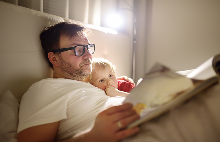 dads help children sleep