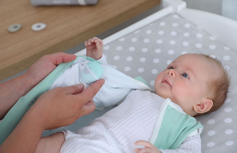 SmartSnugg - baby monitoring sleeping bag system