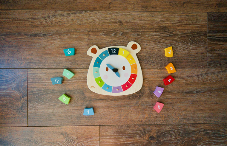 bear colours clock