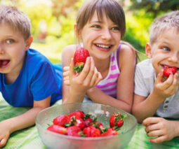 Children eating strawberries